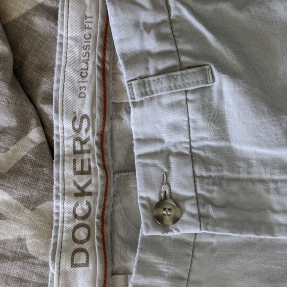 Dockers D3 Classic Fit Dress Pant - Picture 3 of 5